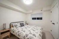 Modern, new suite close to trails, mountains and beaches Hotels in North Vancouver