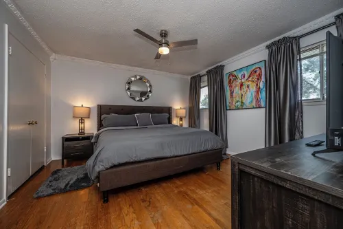 30 Min to OU!  Spacious 5 Bedroom Home with Private Pool and Hot Tub