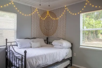 Longterm Tigertown Retreat in Lakeland New Orlando and Tampa Hotels near Gibsonia Flowers