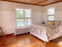 Beautiful Historic Farmhouse: Perfect for Fugitive Beach, Military, & MS&T!