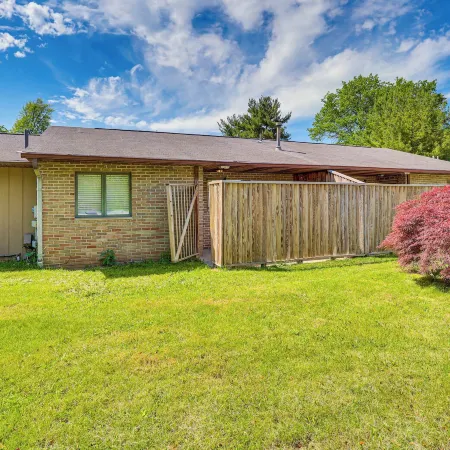 Cozy Meyers Lake Townhome Near Hall of Fame!