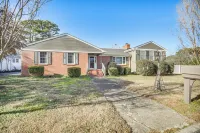 Waterfront Home w/ Deck & Yard in Hampton! - جاكوزي