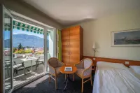 Hotel la Perla - Parvekkeita