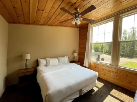 Hanging Horn Lakeside Resort Hotel a 