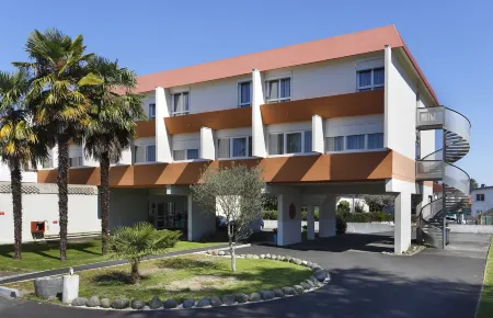 Atlantic Hôtel Отели в г. Пау