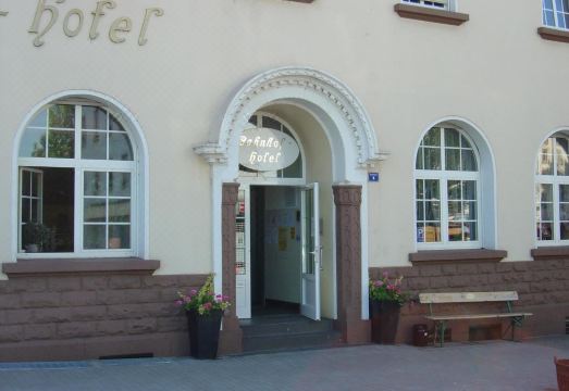 3. 반호프-호텔 살..