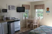Drake's Island Resort & Cottages