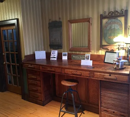 Bristol Suites Отели в г. Риптон