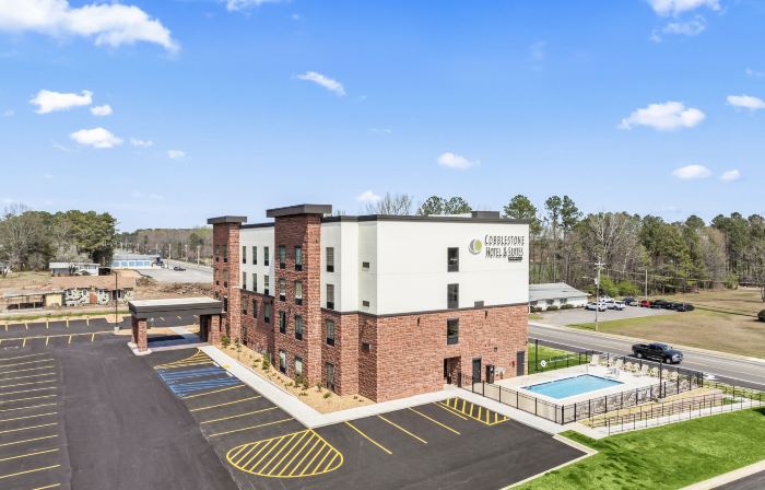 Cobblestone Hotel & Suites - Cullman