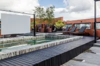 Victory Business Hotel - Pools