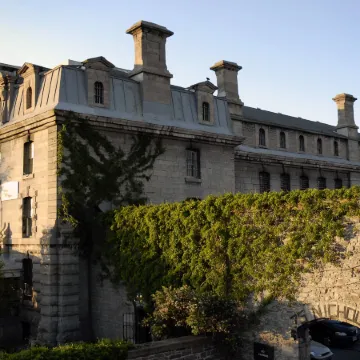 Saintlo Ottawa Jail Hostel