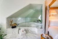 Lighthouse Club Hotel - Hot Tub