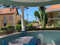 Impact Beach House Hotels near Poca Beach