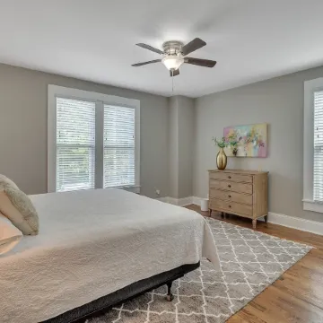 Recently Renovated Home in the Heart of Bellevue! 2 Bedroom Home by Redawning