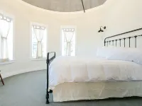 Pine Cove Treehouses & Cabins Hotels in Holmes County