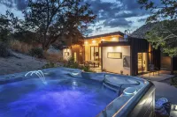 A Little Tish - Secluded Stargazers Getaway 2 Bedroom Home by RedAwning Hotels in Pioneertown