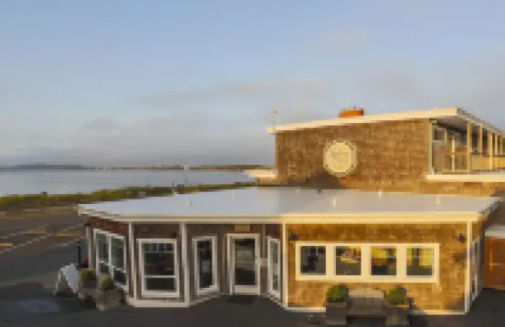 Looking Glass Inn فنادق في 