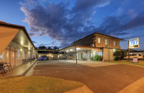 莫泰707汽車旅館