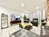 3BR/2BA Near the BLVD - Parking, Laundry, Sleep 10