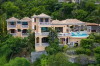 Villa Delfina- 4 min walk to Private Peter Bay Beach! 5 Bedroom Villa with pool. Hotels near Trunk Bay