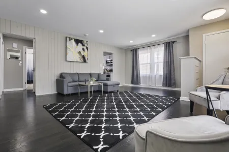 Charming Retreat in the Heart of des Plaines 3 Bedroom Residence by RedAwning