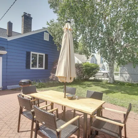 Cozy Wisconsin Abode Walk to Lake Michigan!