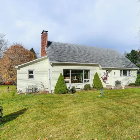 1 Mi to Historic District: Mtn-view Franklin Home