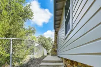 Brownwood Family Home - 2 Mi to Public Marina! - parking