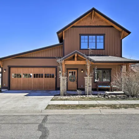 Mtn-View Fraser Home w/ Hot Tub - Near Skiing!