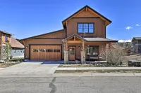 Mtn-View Fraser Home w/ Hot Tub - Near Skiing! - 3-Star
