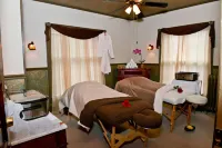La Belle Auberge Hotels in Delmar Township