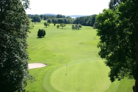 Torreby Slott Hotel & Golf Отели в г. Munkedal