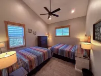 Newly built Porchside Forest Getaway 4-bedroom 3-bath cabin WiFi, AC.