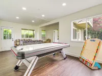 Deck + Game Room: Redmond Home ~ 17 Mi to Seattle Hotels in Redmond