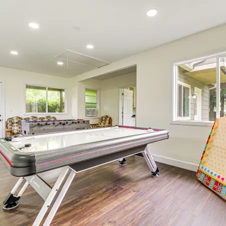 Deck + Game Room: Redmond Home ~ 17 Mi to Seattle Hotels in Redmond