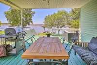 Waterfront Onalaska Retreat w/ Private Dock! - parking