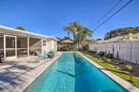 1 Mi to Deerfield Beach: Stylish Studio w/ Pool! - 3-Star