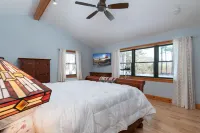 Spacious 5-bedroom chalet with AC and WiFi in charming Chester Hotel a Chester