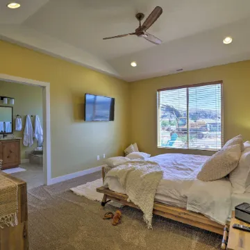 La Verkin Home w/ Hot Tub, Kayaks, & Bikes!