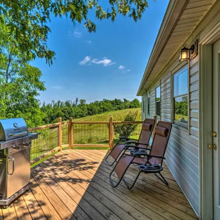 Cottage w/ Deck & BBQ: 2 Mi to Dale Hollow Lake!
