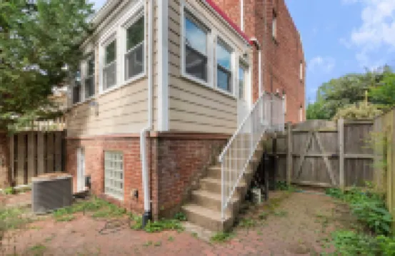 Beautiful 3Br/3ba Colonial House by Cozysuites Hotels in 