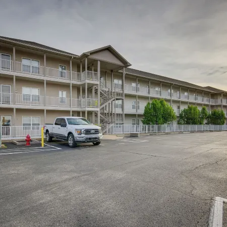 Osage Beach Condo Near Hiking and Shopping!