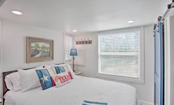 4 Mi to Dtwn: Mckinney Tiny Home w/ Fire Pit