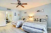 Waterfront Condo w/ Water Park, Walk to the Beach! - Pysäköinti