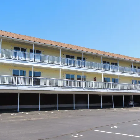 Mainsail Motel & Cottages