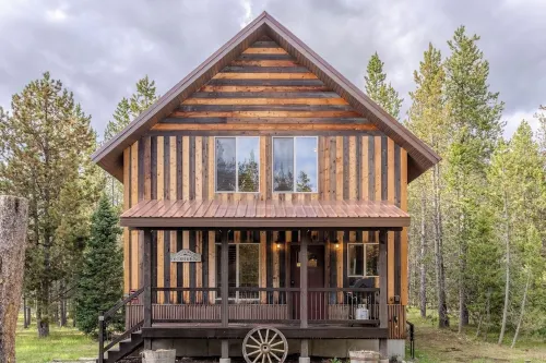 Cozy Cabin Nestled in the Pines