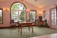 OurGuest Inn & Suites Downtown Port Clinton - parking
