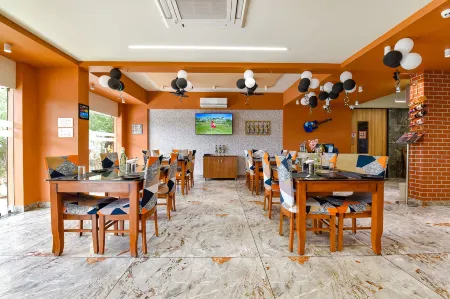 Fabhotel Siddharth Corporate Отели рядом с достопримечательностью «GH 7 & Press Circle»