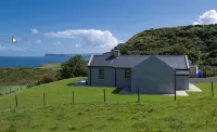 Kinbane Self Catering Cottages - 'Makem's Cottage' - parking