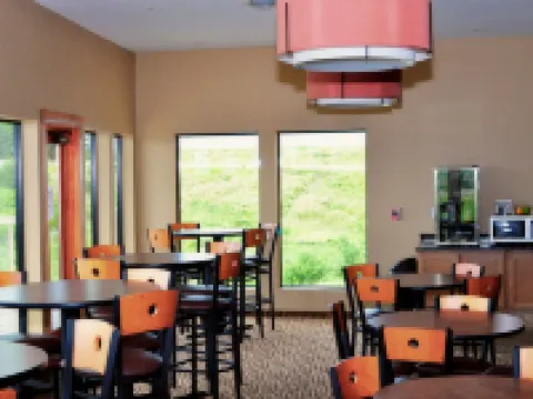 Cobblestone Inn & Suites - Newton Hotels in Newton